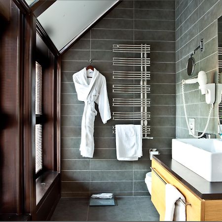 The Granary - La Suite Hotel Wroclaw Exterior photo A bathroom