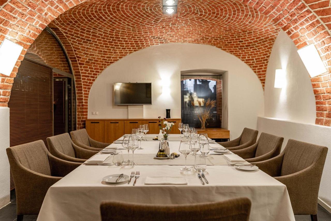 The Granary - La Suite Hotel Wroclaw Exterior photo Restaurant AOC
