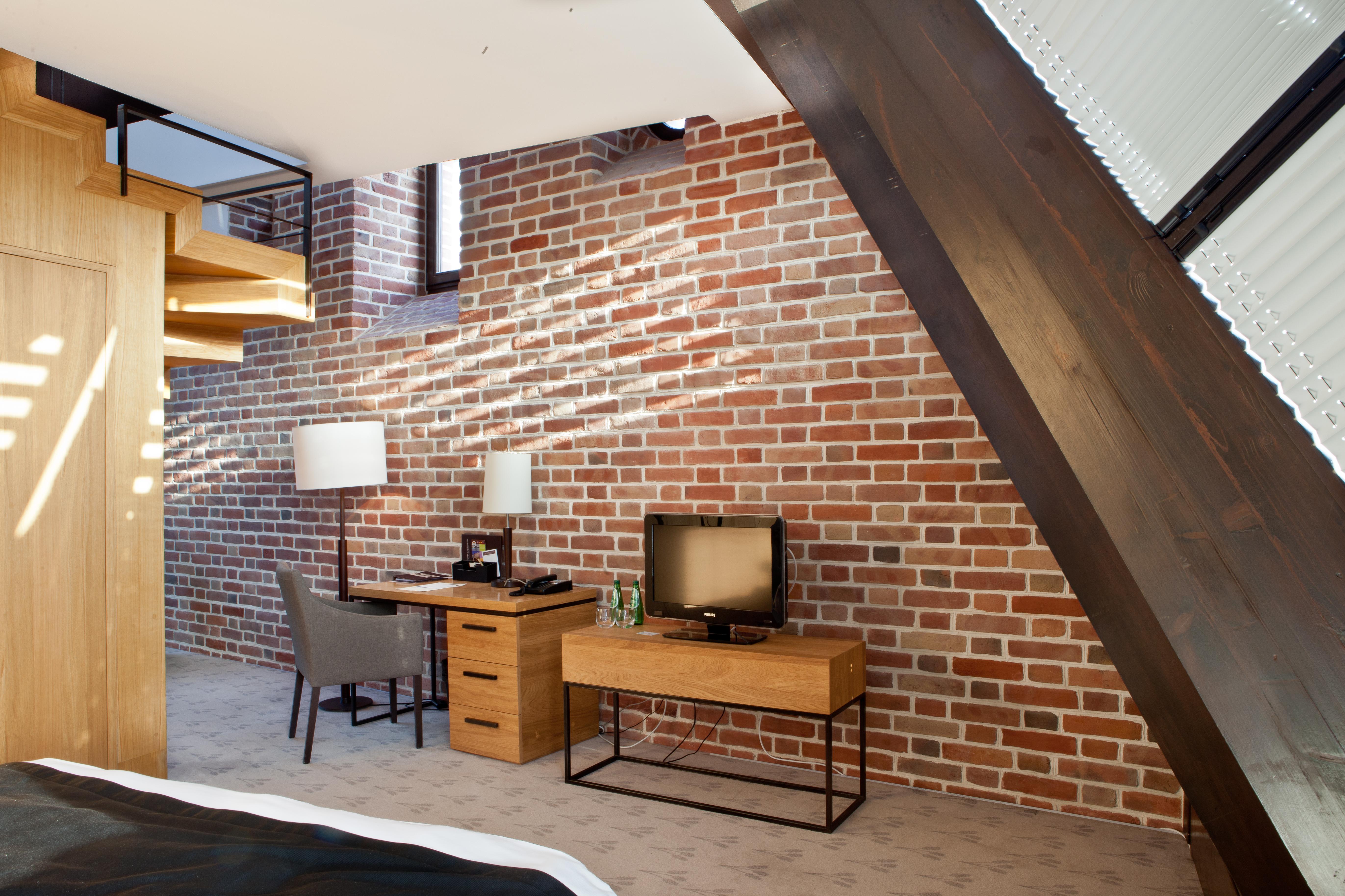 The Granary - La Suite Hotel Wroclaw Exterior photo Brick wall in a home