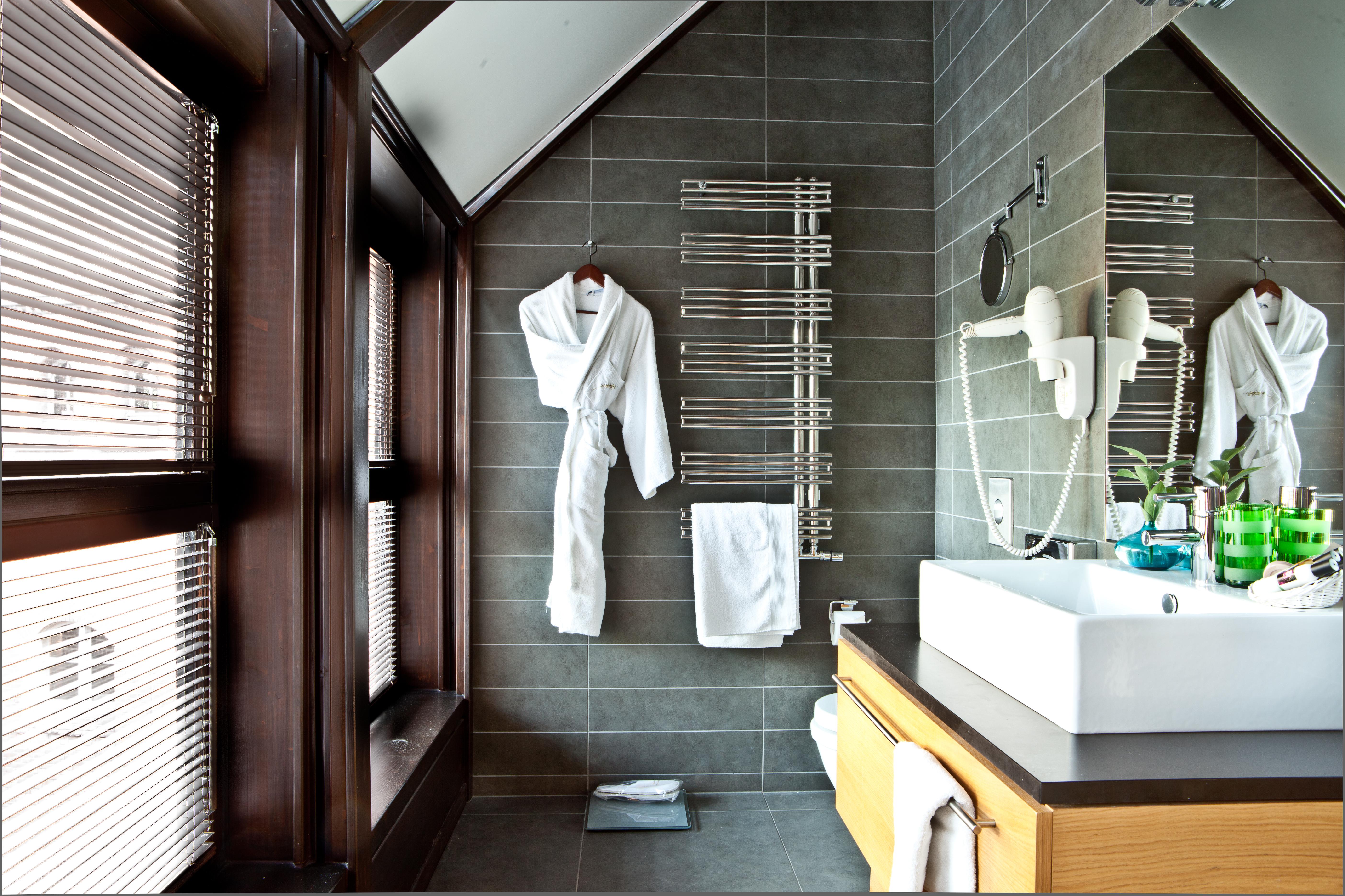 The Granary - La Suite Hotel Wroclaw Exterior photo A bathroom