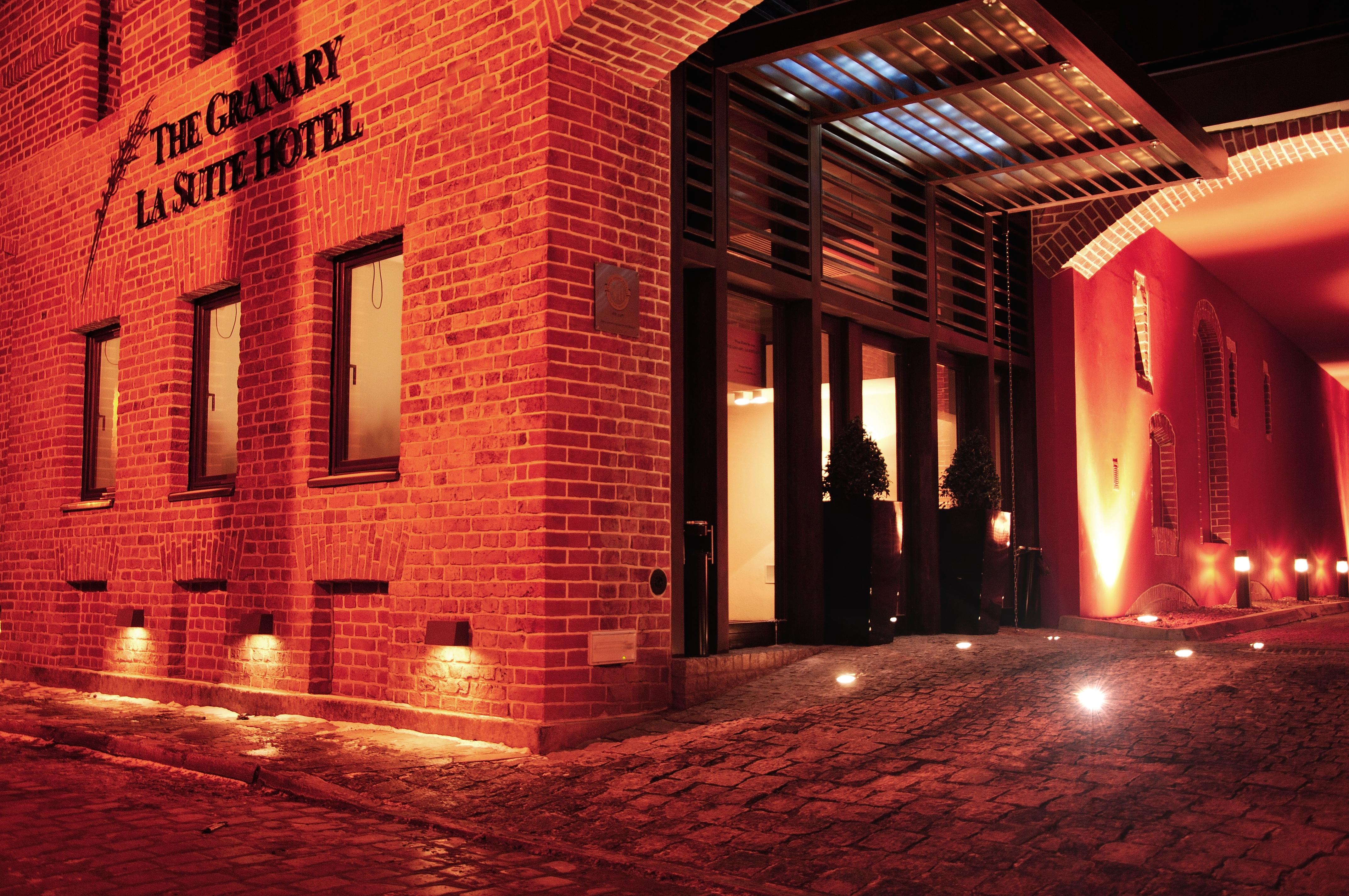 The Granary - La Suite Hotel Wroclaw Exterior photo The Cabaret La Coterie